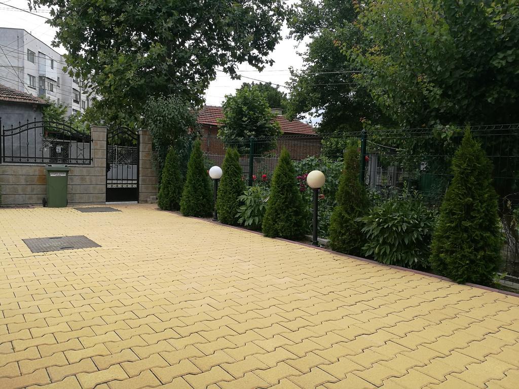 Guest House Karaulanov Elhovo  Exterior foto